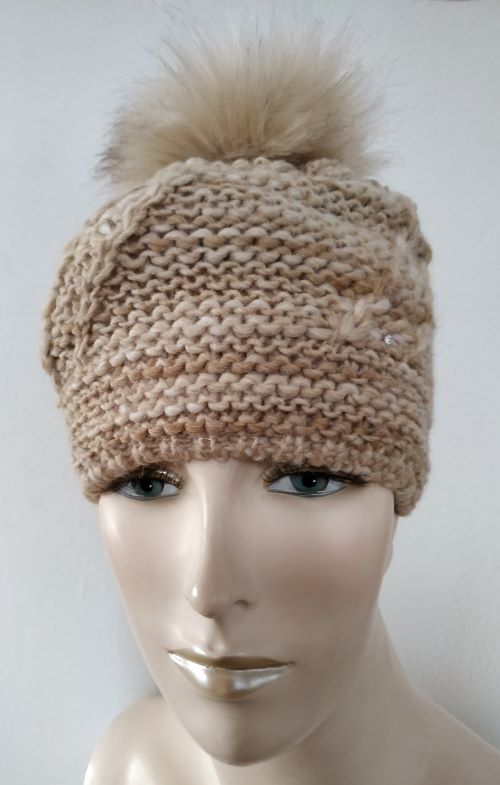 Dámská zimní čepice s bambulí Capu