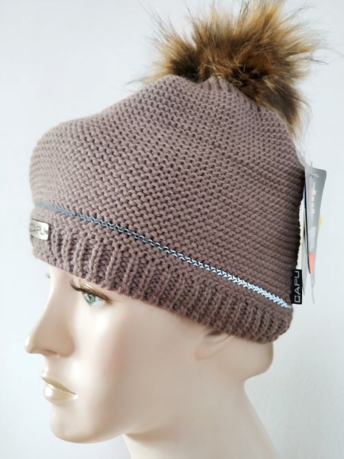 Dámská zimní čepice Capu 667 s bambulí hnědá