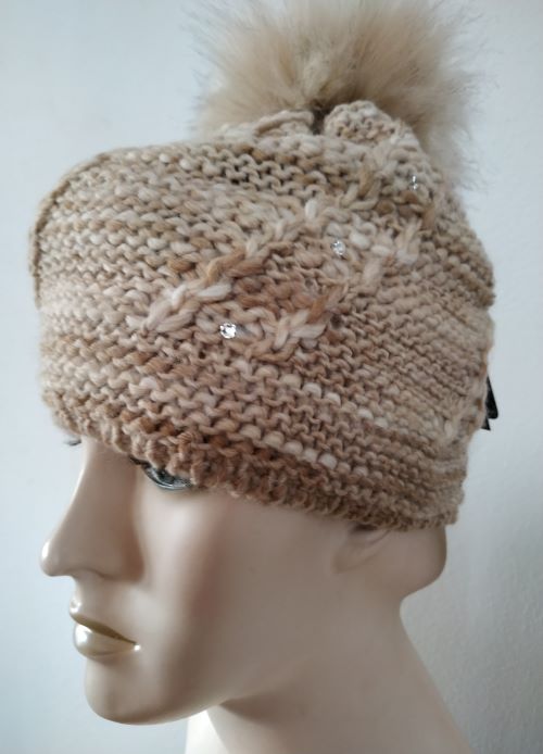 Dámská zimní čepice s bambulí Capu