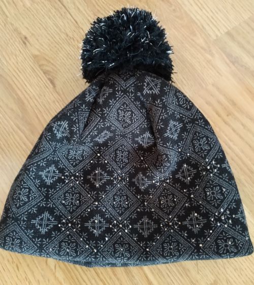 Dámská čepice RDX s bambulí